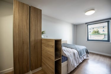 1 bed flat, Haddington Place, Abbeyhill, Edinburgh, EH74AG - Image 1